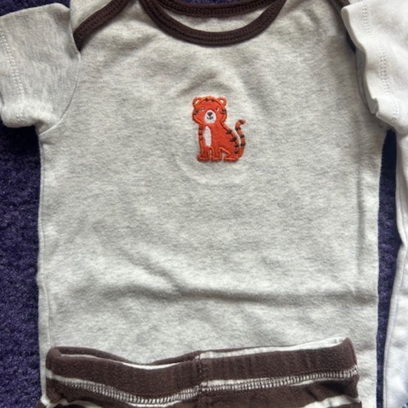 Carter's matching baby outfits (x3) - All size 6 months - Picture 4 of 13